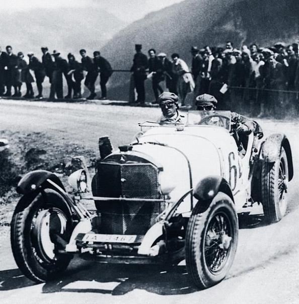 Rudolf Caracciola gewinnt auf Mercedes-Benz Typ SSK beim Klausenrennen 1930 die Sportwagen-Wertung.